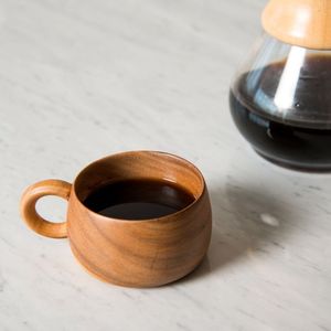 Elegantes tazas de madera natural diseñadas para un agarre cómodo, resistentes al calor y con una estética atemporal para la mesa de cocina. - Product Image 4
