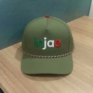 Gorra de Golf OEM Personalizada de 5 Paneles, Perforada con Corte Láser, Bordado 3D, Visera Precurvada de Fábrica, Estructurada, Bajo MOQ, Proveedor - Product Image 1