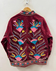 Chaqueta Floral Bordada a Mano en Color Morado con Cuello Alto y Manga Larga, Estilo Prairie Chic, Prenda Exterior de Algodón Tejido, Precio al por Mayor - Product Image 3