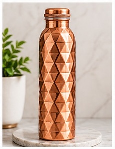 Botella de Agua de Cobre de Arte Tradicional con Dos Tazas, Diseño de Hojas Grabadas, Bebedero Ayurvédico Portátil - Product Image 2