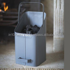 Cubo de carbón de hierro hecho a mano vintage para almacenamiento de chimenea doméstica con acabado negro rústico y mango resistente - Product Image 2