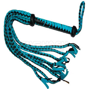 Flogger de cuero con correas suaves de múltiples puntas y mango ergonómico que proporciona un control fácil y un manejo cómodo. - Product Image 2
