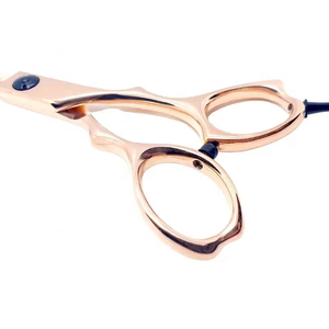 ชุดกรรไกรตัดผมมืออาชีพ Tegra Surgical ผลิตจากสแตนเลสสตีล สำหรับคนถนัดขวา 28 ซี่ฟัน ขนาดกลาง สำหรับร้านเสริมสวย - Product Image 4