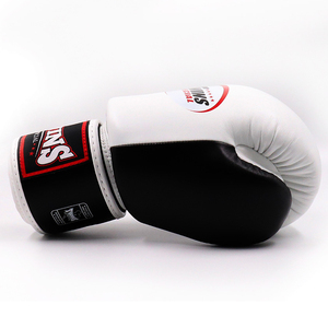 Guantes de Boxeo Twins de Último Modelo para Competición, Guantes Profesionales de Entrenamiento de Muay Thai Blancos y Negros, Guantes de Combate con Correa - Product Image 3