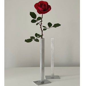 Grand vase à fleurs magnétique en aluminium avec base en fer, finition mate, moderne, pour table, support pour une seule fleur, minimaliste, décoratif, fait main - Product Image 3
