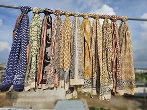 Paréo de plage en coton imprimé à la main indien avec bordure Zari, fait main, grande taille, pour la plage et les centres de villégiature, vente en gros - Product Image 2