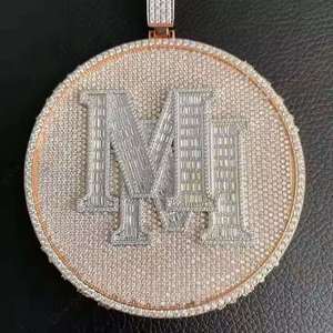 Colgante de Lujo con Letra M de Moissanita Plateada, Amuleto Religioso Hindú para Uso Diario, Joyería Unisex - Product Image 1