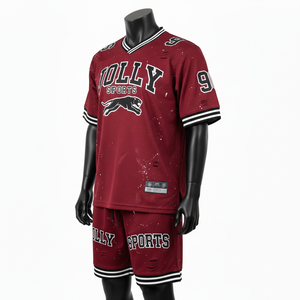 ชุดกางเกงขาสั้นผ้าตาข่ายสำหรับผู้ชาย ระบายอากาศได้ดี ผลิตจากผ้าโพลีเอสเตอร์สำหรับเล่นกีฬา 180 GSM สีแดงเบอร์กันดี พร้อมโลโก้แบบรีดร้อนตามสั่ง - Product Image 4