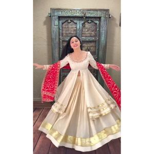 FANCY RAJWADI MIROIR À BRODERIE EN SOIE AVEC DENTELLE TOP DE TRAVAIL LEHENGA AVEC DUPATTA BLANC - Product Image 1