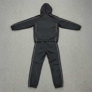 Ensemble de survêtement unisexe à capuche noir uni avec fermeture éclair intégrale et poches latérales – Coupe-vent sportif léger en polyester pour l'automne - Product Image 6
