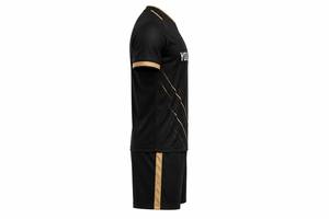 Ensemble de football haut de gamme avec graphismes sublimés, maillot athlétique et short coordonné, 100 % polyester respirant et écologique - Product Image 5