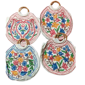 Sac fourre-tout en coton artisanal de luxe du Cachemire avec poignée en bois, design floral brodé Aari, écologique, doux pour la peau, motifs variés - Product Image 2