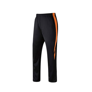 Ensemble de survêtement premium pour homme, vêtements de sport modernes conçus pour les hommes actifs recherchant confort et style. Fabricant de vêtements duty-free. - Product Image 3