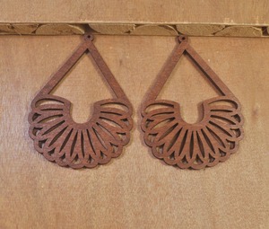 Boucles d'oreilles en bois style rétro, couleur unie, fabrication sur mesure, vente en gros - Product Image 2
