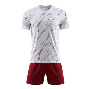 Uniforme de fútbol profesional sublimado hecho de tela de poliéster transpirable diseñado para jóvenes, adultos y equipos profesionales. - Product Image 1
