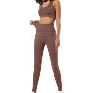 Ensemble de yoga moderne pour femme avec motif uni, logo frontal, tissu léger, taille haute, séchage rapide et respirant pour l'étirement quotidien - Product Image 4