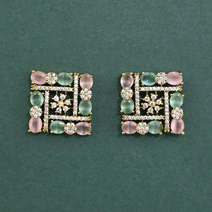 Pendientes de latón hechos a mano Kanhai Jewels con circonita talla princesa y baño de mehndi para aniversario de mujer 444007 - Product Image 5