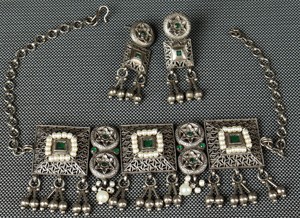 Conjunto de Collar Gargantilla Vintage de Plata Oxidada de Dos Tonos |   Joyería Étnica Tribal India de Piedra Verde |   Regalo de Boda Estilo Boho - Product Image 3