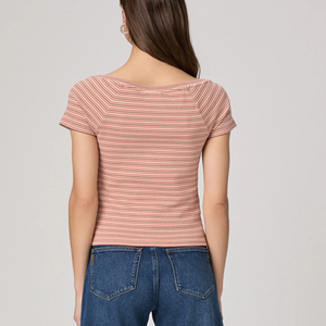 T-shirt en tissu doux pour femmes avec un design streetwear tendance, logo personnalisable, léger, décontracté pour l'été - Product Image 5