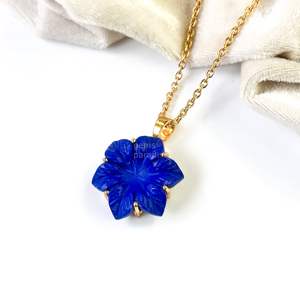 Collar con colgante de flor de lapislázuli AAA para mujer, colgante de flor de cristal de lapislázuli tallado a mano, venta al por mayor. - Product Image 6
