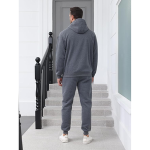 Impression à chaud haute contrastation sur coton biologique épais - Ensemble de sweat-shirts personnalisés Urban-Edge - Product Image 4