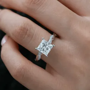 Anillo de compromiso de oro blanco macizo con corte princesa, anillo solitario de diamante con diseño de vid retorcida, banda infinita de oro blanco, anillo nupcial delicado - Product Image 1