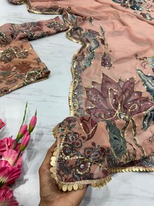 Sari de travail lourdement orné de sequins, de fils, de zari, de dori, de miroirs et de broderies manuelles, imprimé S - Product Image 2