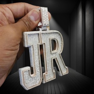 จี้เพชรโมอิสซาไนต์เงินแท้ 925 รูปตัวอักษร JR ดีไซน์แบบ Iced Out สไตล์ฮิปฮอป สร้อยคอพร้อมจี้ชื่อสั่งทำได้ - Product Image 5