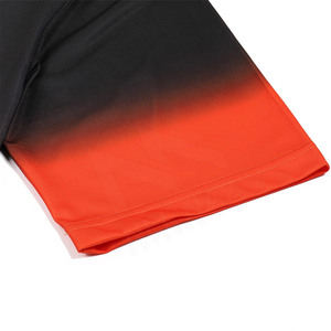 Jersey de Fútbol Americano Personalizable Naranja, Kit Completo con Impresión de Nombre y Número, Transpirable, Proveedor OEM Pakistán, Manga Corta - Product Image 3