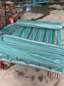 Escoba con mango de madera natural, duradera y ecológica, con cerdas de plástico duro y cabezal de PVC para limpieza doméstica - Product Image 3