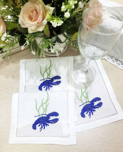 Servilletas de Bebidas Bordadas Personalizadas al por Mayor con Diseño de Langosta Azul, Servilletas de Algodón Blanco con Dobladillo, Servilletas de Cóctel para el Hogar, Eventos y Bares - Product Image 3