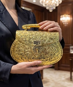 Sac à main Potli en laiton plaqué or F S INTERNATIONAL, motif floral, fait main traditionnel, forme personnalisée, pour mariage et événements spéciaux - Product Image 4