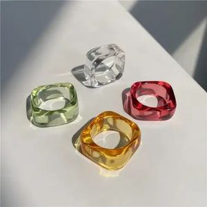Bague en résine de luxe, légère et confortable pour un usage quotidien - Product Image 2