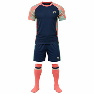 Conjuntos de Uniformes de Fútbol para Hombre, Ultraligeros, de Verano, 100% Poliéster, de Secado Rápido, con Cuello en V |   Ropa Deportiva OEM de Alto Rendimiento - Product Image 3