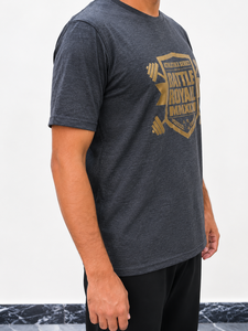 Camiseta Deportiva para Hombre Athletika Series Battle Royale MMXIX, Manga Corta, Cuello Redondo, Corte Regular, Diseño Dorado con Estampado Metálico, Ropa Casual - Product Image 4