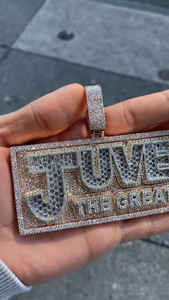 จี้เพชรโมอิสซาไนต์สุดหรู JWE รุ่น The Great รูปทรงสี่เหลี่ยมพร้อมแผ่นป้ายชื่อ สไตล์ฮิปฮอป ประดับเพชรเต็มชิ้น ระยิบระยับ - Product Image 2