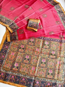 Sari de seda rosa con motivos florales y borde dorado para bodas - Product Image 2