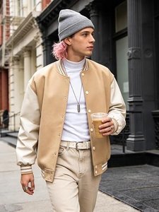 Chaqueta Varsity para Hombre en Color Bronceado y Crema con Ribete Blanco, Estilo Casual, Cierre de Botones, Material de Poliéster y Algodón, Cuello Camisero - Product Image 6