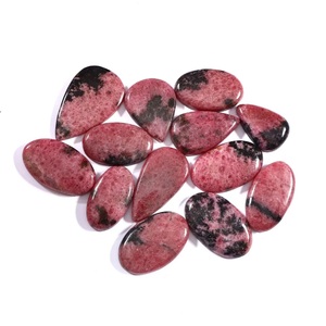 Fabricant et grossiste de pierres précieuses de rhodonite en vrac pour la revente et la fabrication de bijoux, pour métallistes et silversmiths. - Product Image 1