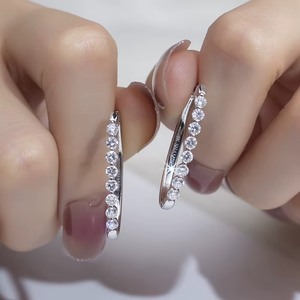 Pendientes clásicos de oro blanco con diamantes cultivados en laboratorio de corte brillante redondo, joyería para uso diario de mujer. - Product Image 2