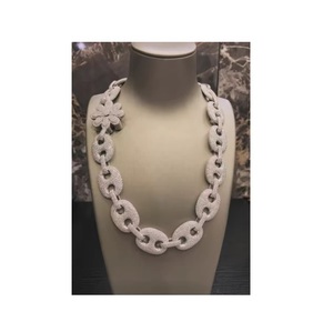 Collar de Cadena Cubana con Diamantes de Moissanita de Buena Calidad para Discotecas, Conciertos y Festivales de Música, Disponible al Mejor Precio - Product Image 1