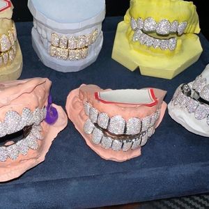 Ensemble de Grillz personnalisés en Argent 925 avec Moissanite, Capuchons dentaires sertis de pierres taille diamant, Bijoux dentaires de luxe Hip Hop pour Hommes et Femmes - Product Image 1