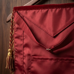 Badge maçonnique personnalisé en velours rouge avec franges dorées, brodé, insignes maçonniques résistants à l'eau, épingle de sûreté - Product Image 6