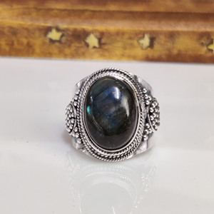 Bague artisanale en labradorite, bijou en pierre naturelle, bague à feu bleu éclatant, cadeau bohème chic - Product Image 2