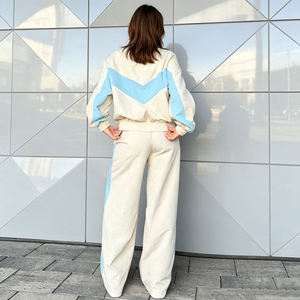 Conjunto Deportivo Cortavientos Personalizado de Alta Calidad con Bloques de Color en Poliéster y Nailon con Cierre para Mujer - Product Image 3