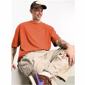 Camiseta extragrande de moda para hombre con logotipo personalizado al por mayor, Camiseta ajustada con hombros caídos y estilo callejero, cómoda, relajada, con patrón sólido - Product Image 3