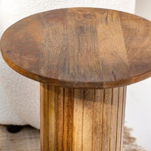 Table d'appoint ronde Vandana Sierra Solace, design moderne minimaliste en bois massif - Product Image 5