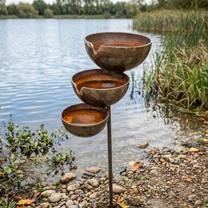 Base de suelo con 3 soportes para cadena de lluvia, para usar en esquinas de jardín y crear una obra de arte con agua de lluvia que fluye, venta al por mayor desde India - Product Image 3