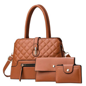Conjunto de Bolso Acolchado Color Borgoña TITAN TREAD WEAR con Cartera y Tarjetero Modelo TTW-SB-00026 - Product Image 3