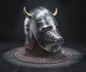 Casque médiéval antique à visage de cochon avec cornes plaquées or, armure en acier, gilet de mailles, thème animal, objet de collection - Product Image 5